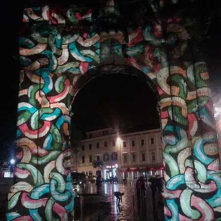 Mamic アパート プーラ